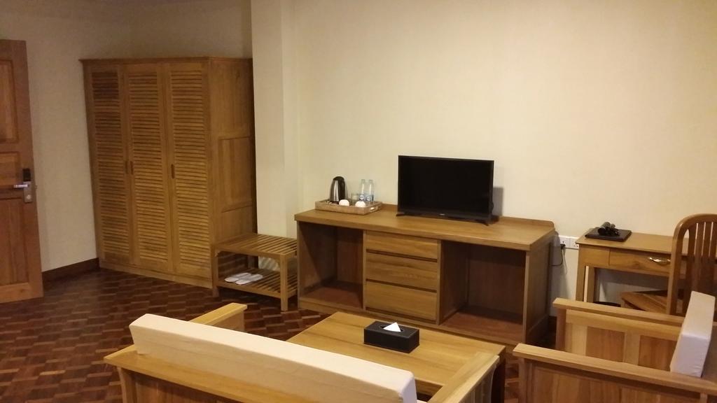 Hotel H Valley Янгон Екстер'єр фото