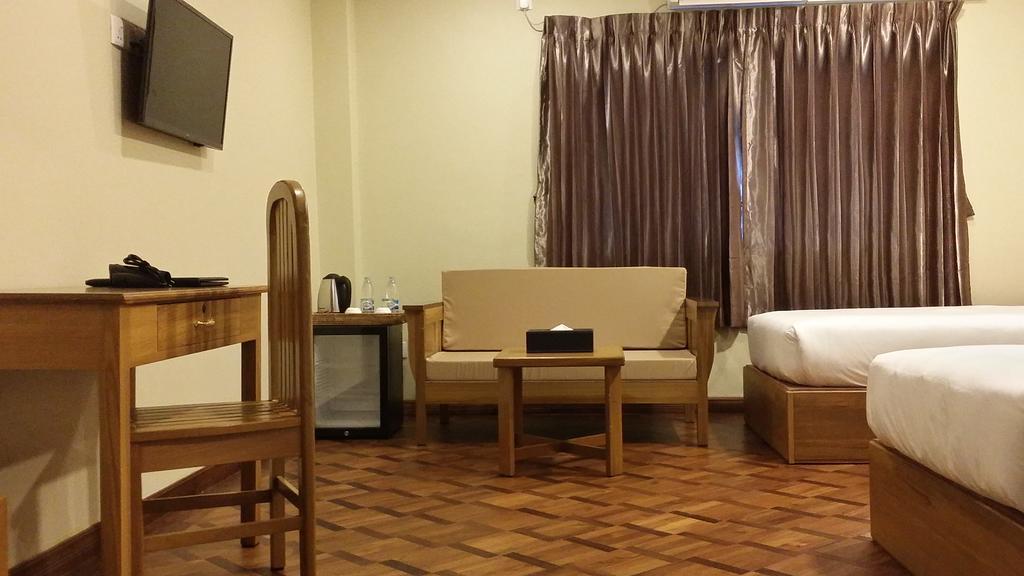 Hotel H Valley Янгон Екстер'єр фото
