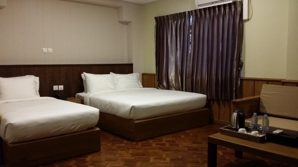 Hotel H Valley Янгон Екстер'єр фото