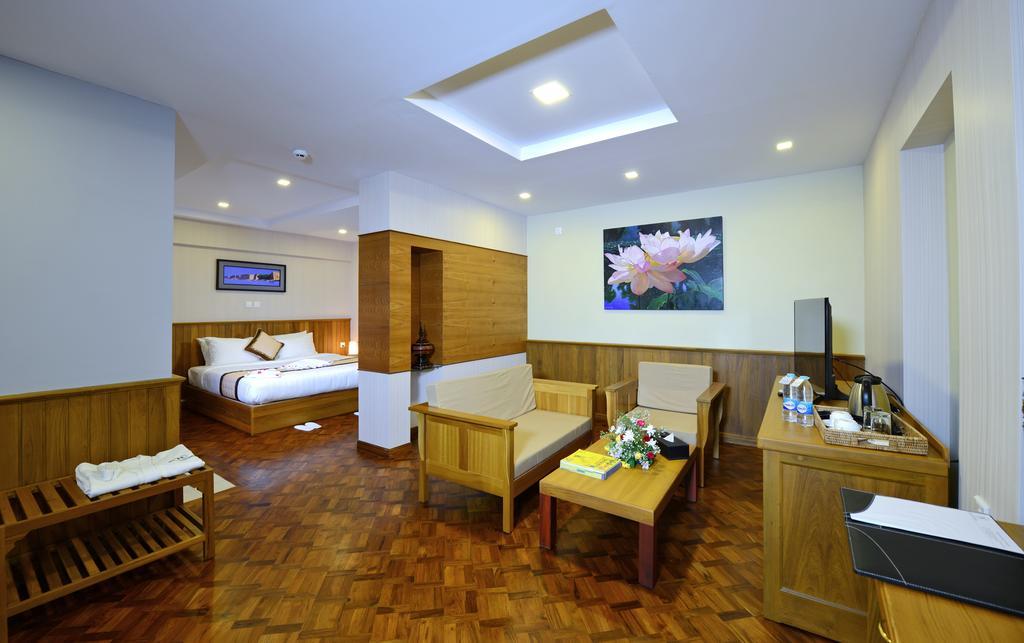 Hotel H Valley Янгон Екстер'єр фото